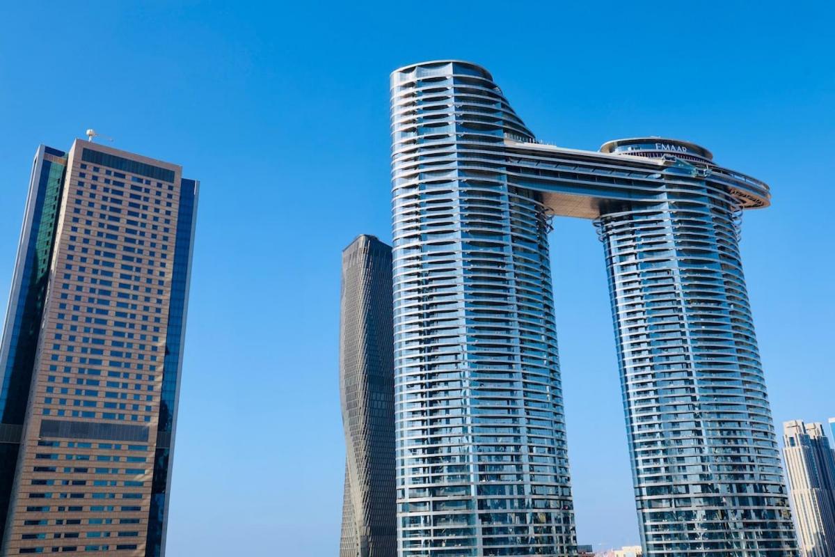 Nivis Find-burj Vista-direct Access To Mall * Dubai